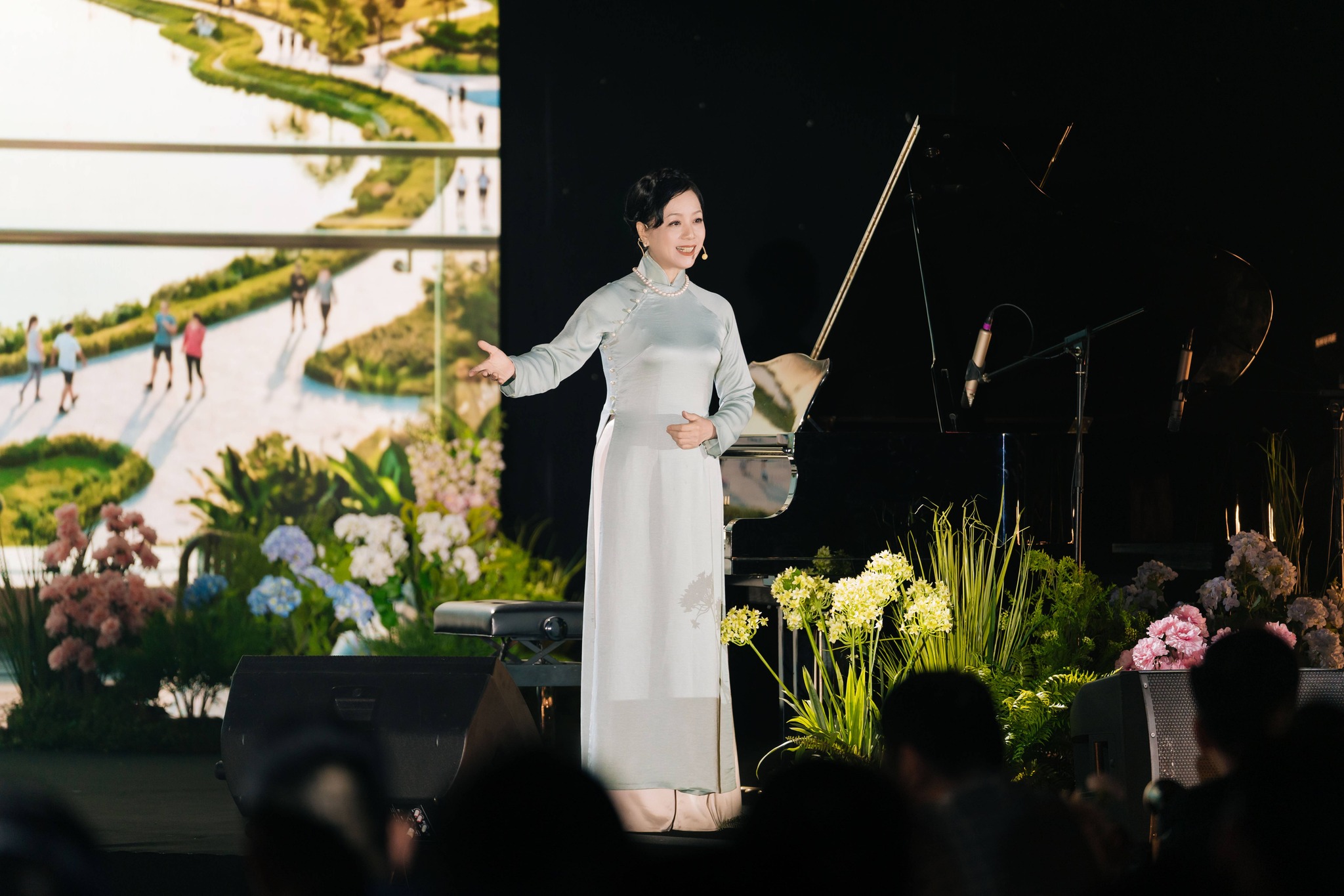 NSND Chiều Xuân chia sẻ tại sự kiện 